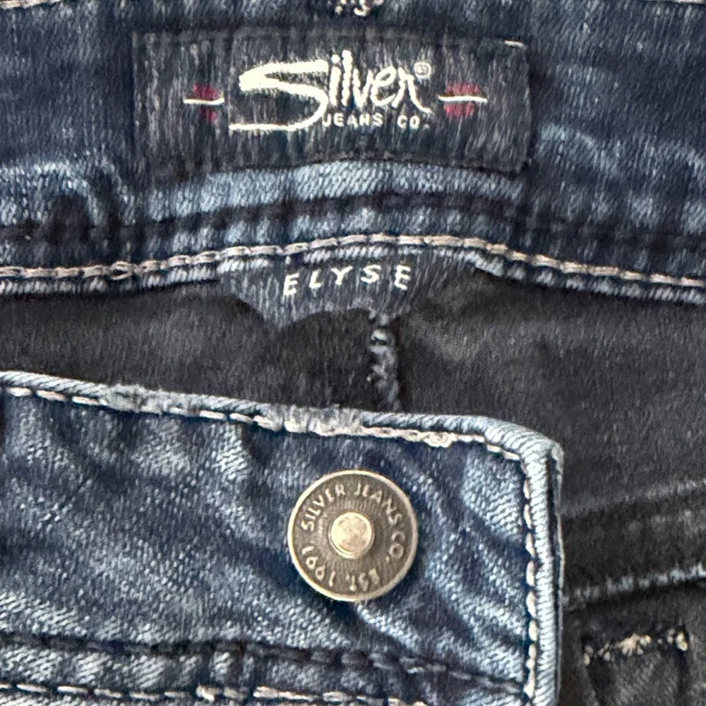 Silver brand Women's Deep Indigo Skinny Jeans - Picture 3 of 5